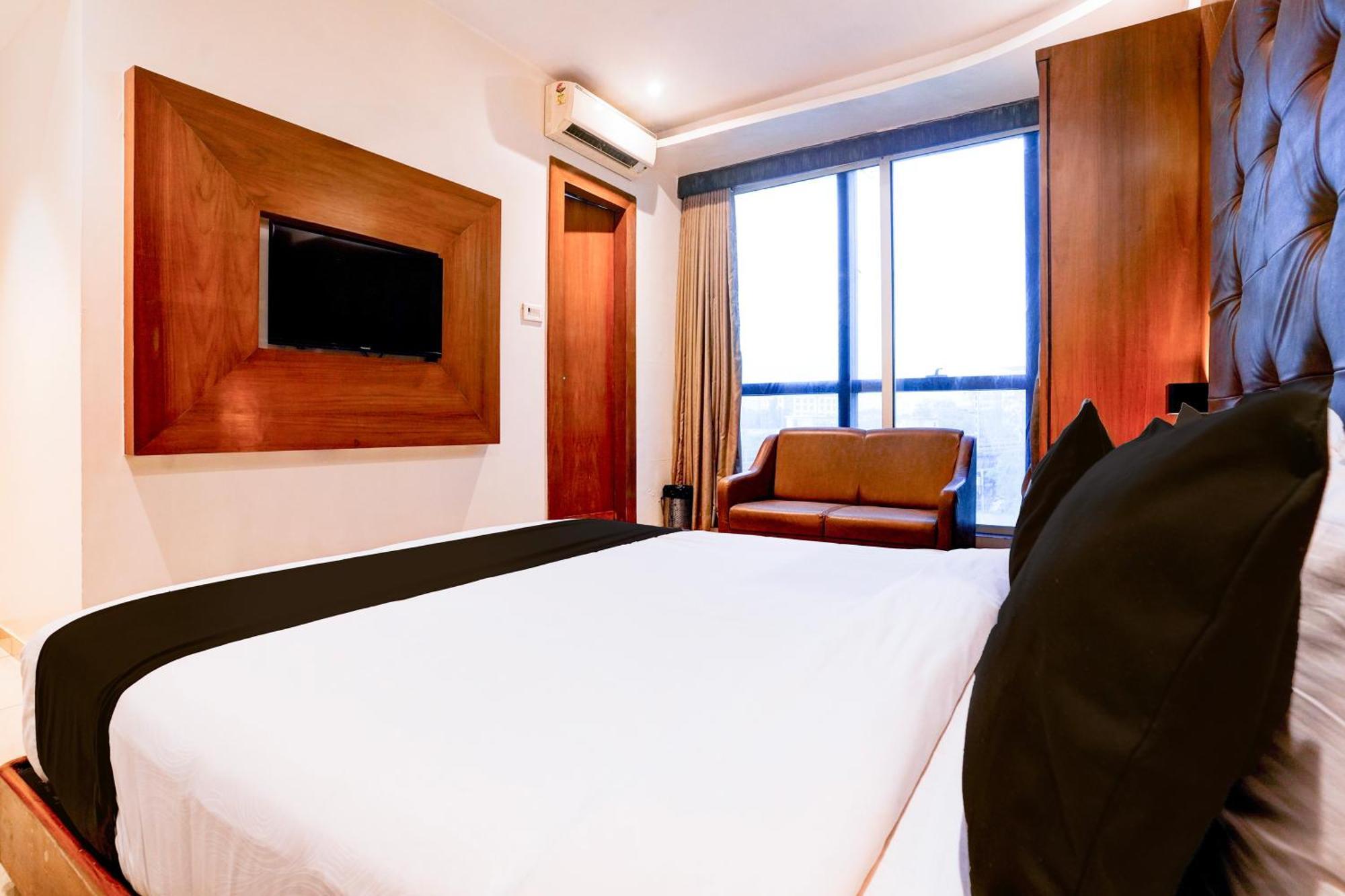 Super Townhouse Oak Times Square Le Western Hotel Mumbai