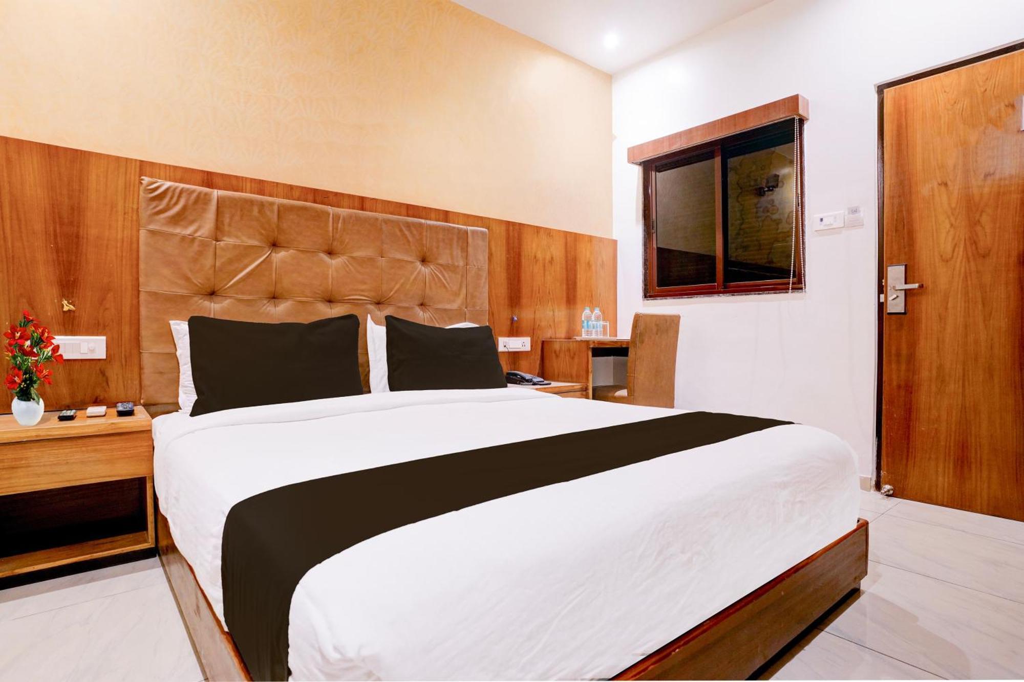 Super Townhouse Oak Times Square Le Western Hotel 3*