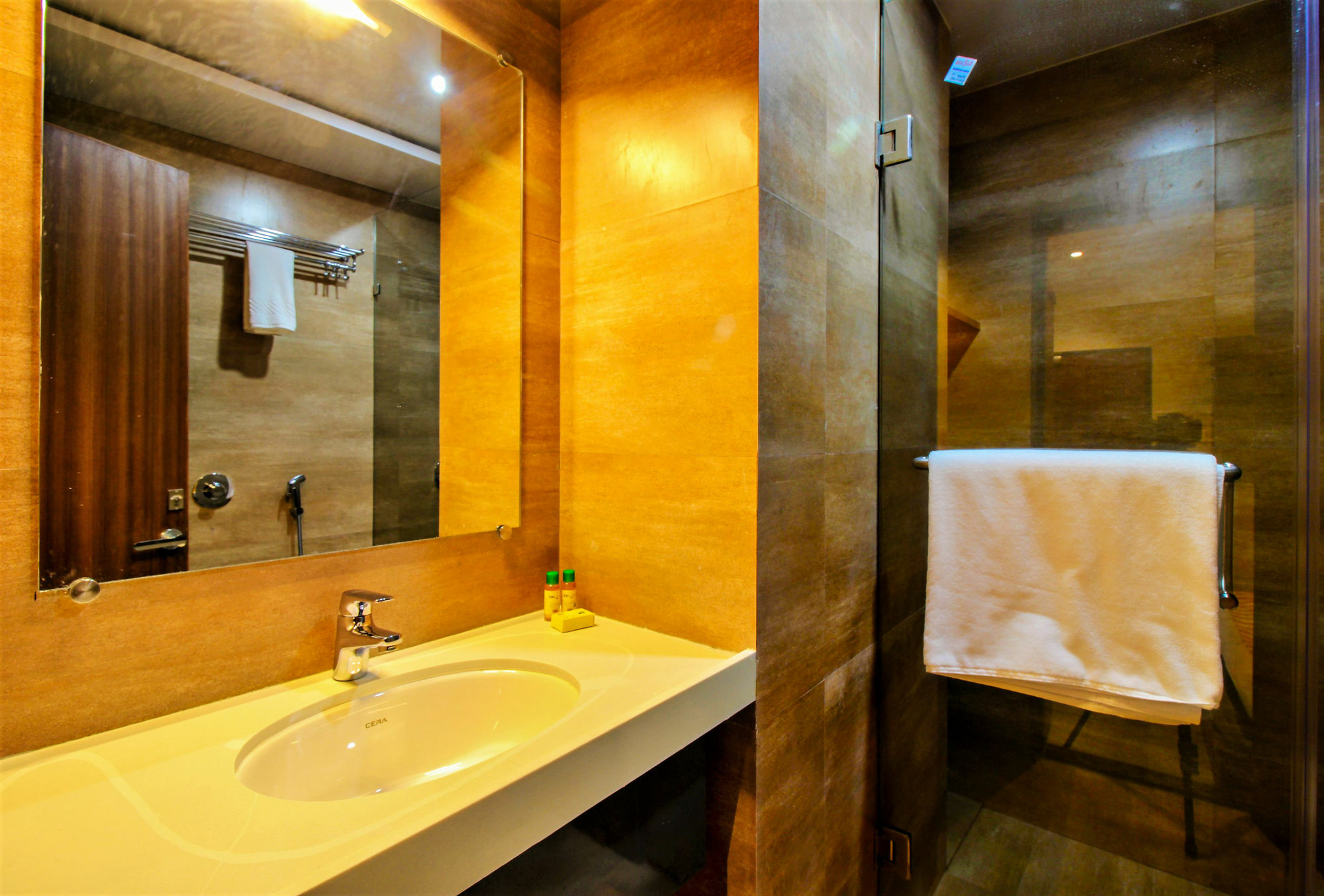 Hotel Super Townhouse Oak Times Square Le Western Mumbai