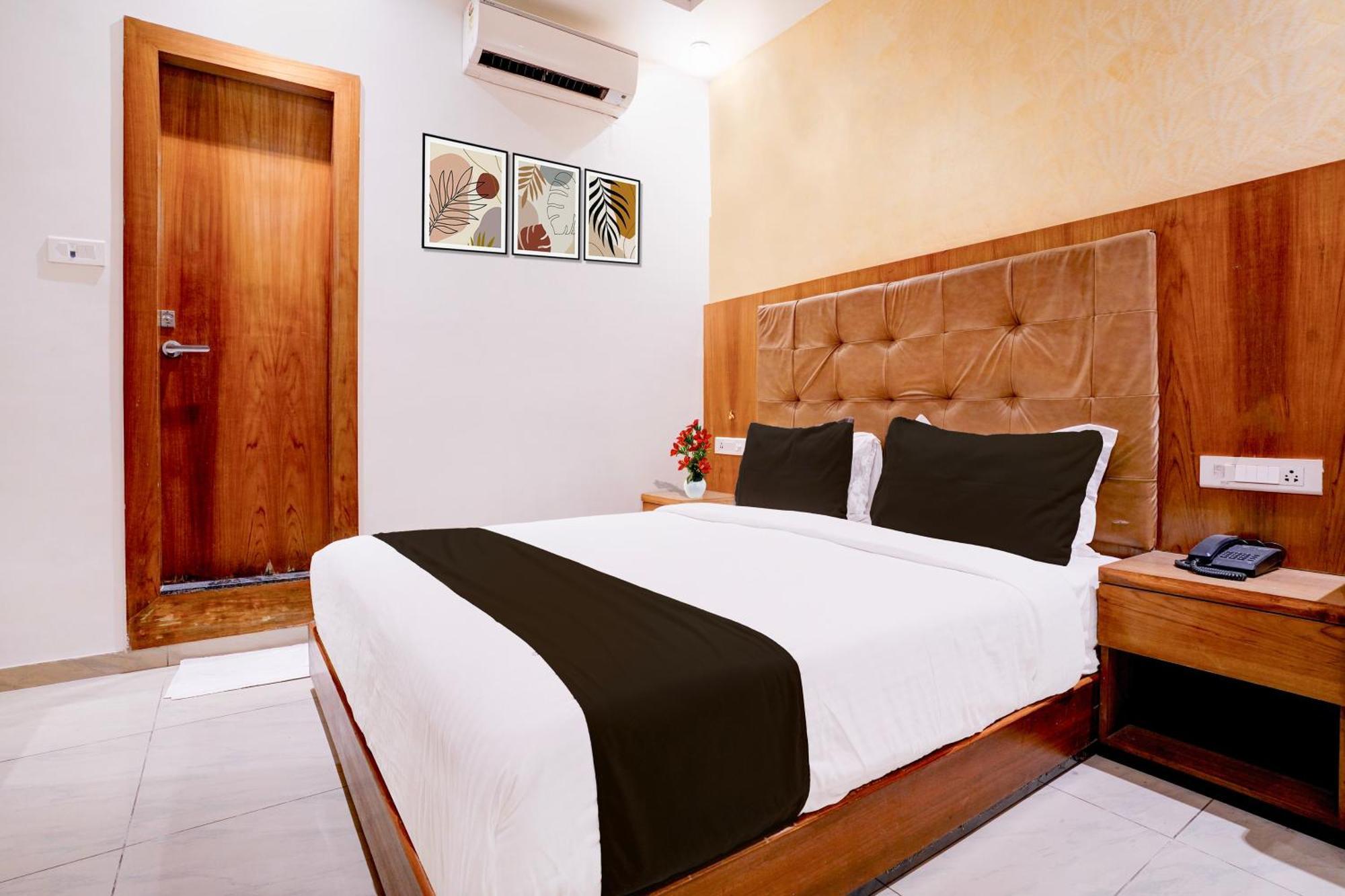 होटल Super Townhouse Oak Times Square Le Western 3*
